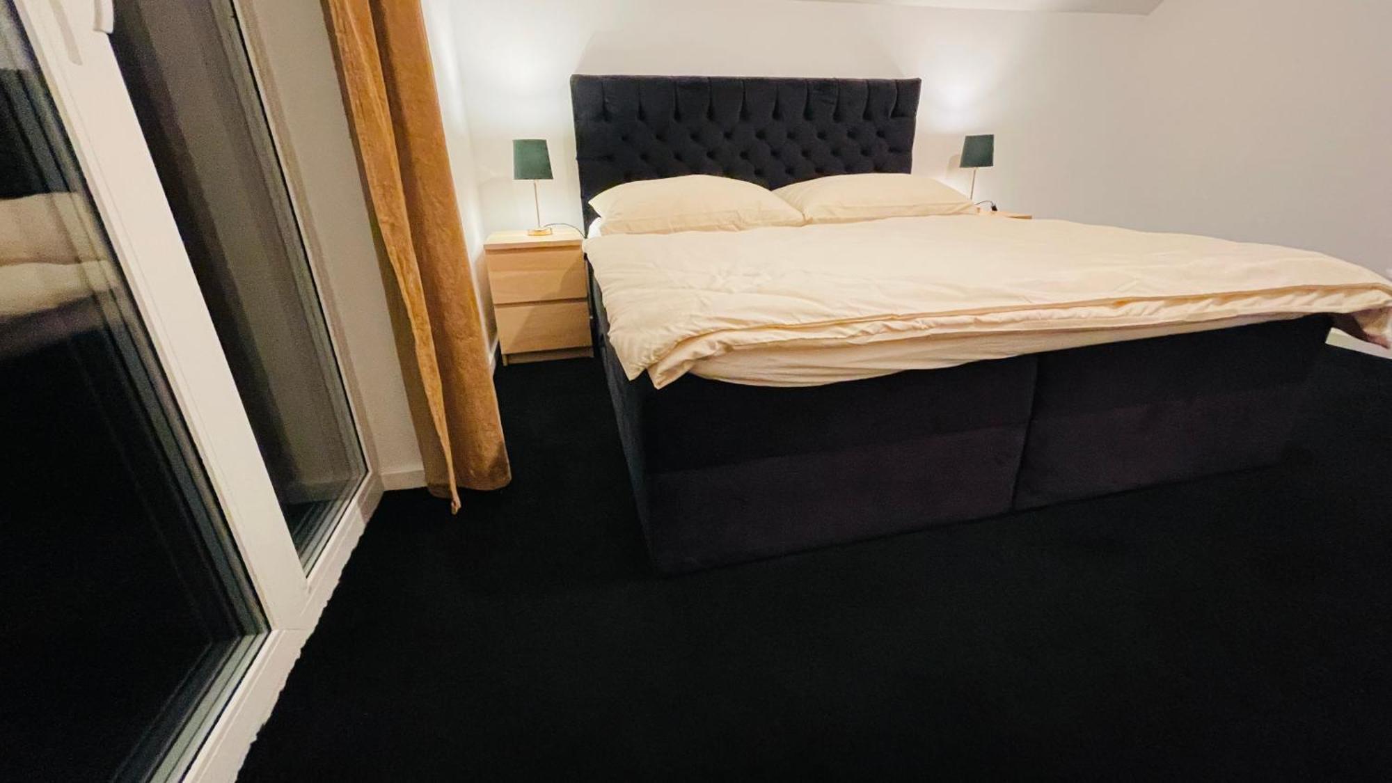 House Flow, 3 Room, Free 2 Parking Bratislava Exterior photo