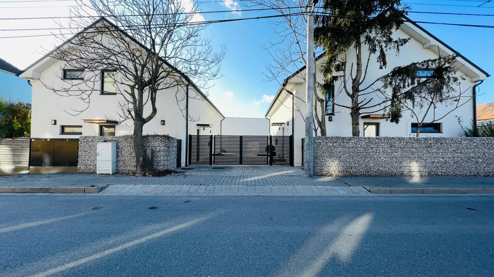 House Flow, 3 Room, Free 2 Parking Bratislava Exterior photo